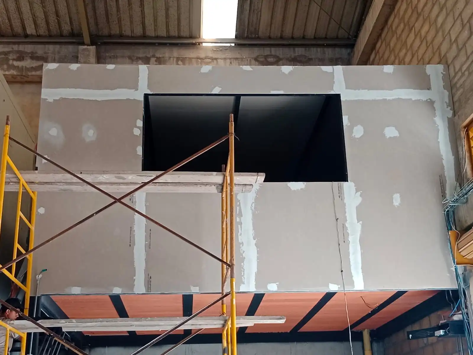 Construcción de mezanine en estructura metálica para bodega en la Central de Abastos de Bucaramanga