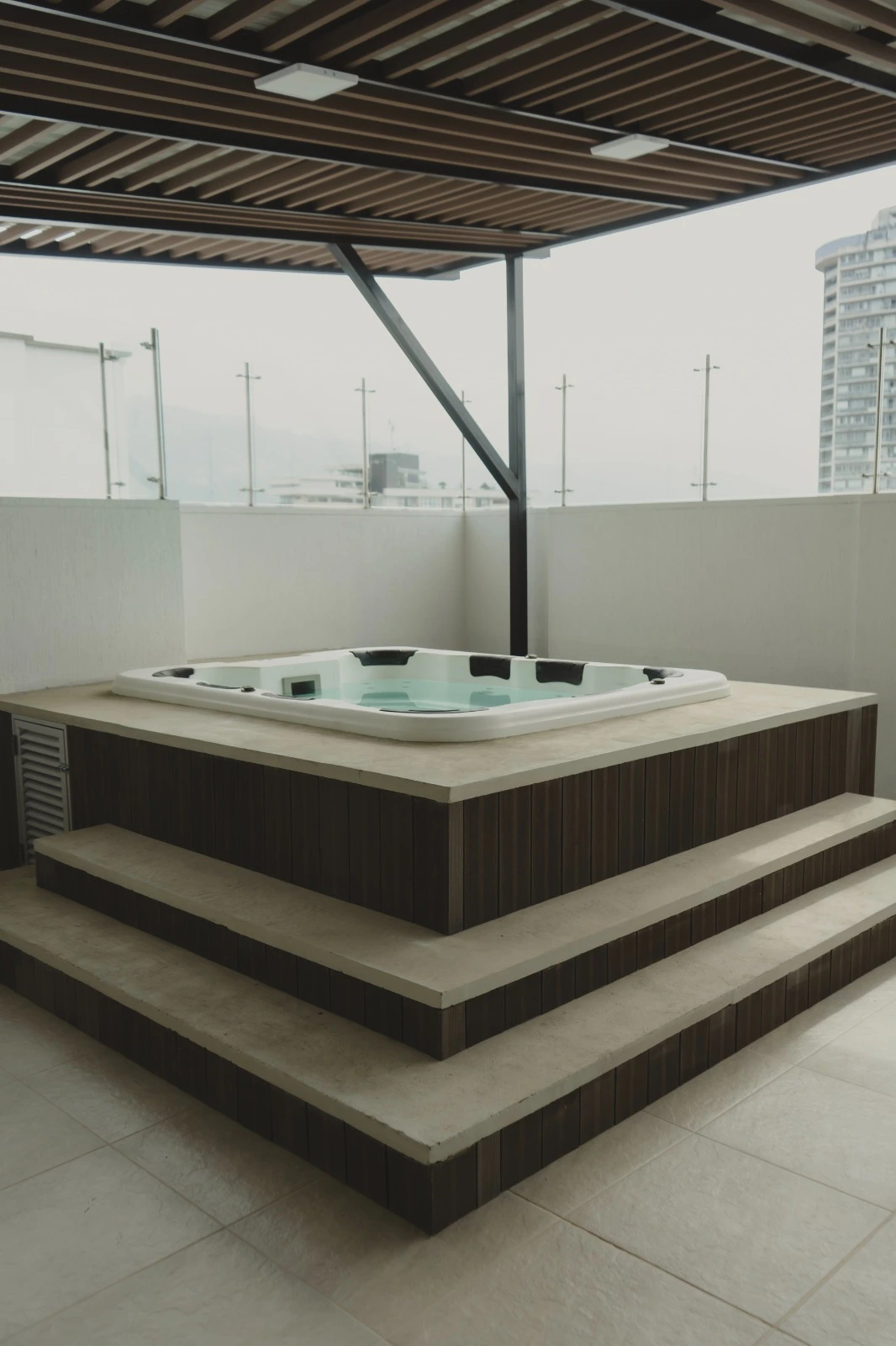 Proyecto de impermeabilización y piso cerámico para terraza residencial