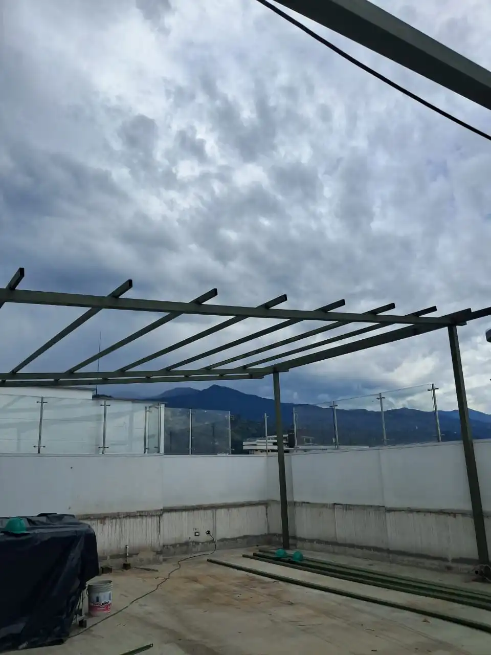 Refuerzo metalico en estructura de terraza